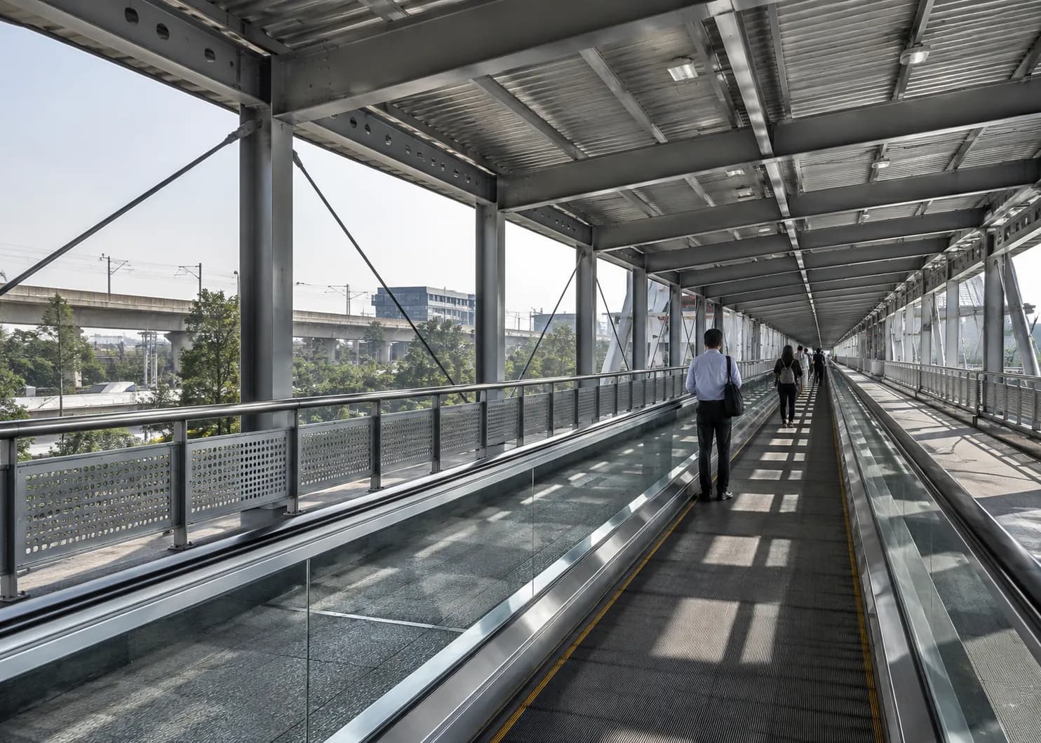 Semi-enclosed outdoor circulation link